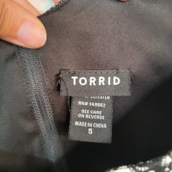 Torrid Black and White Patterned Blouse - Picture 3 of 13